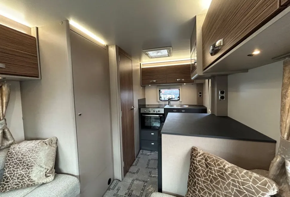 Swift Vogue 412 2020
