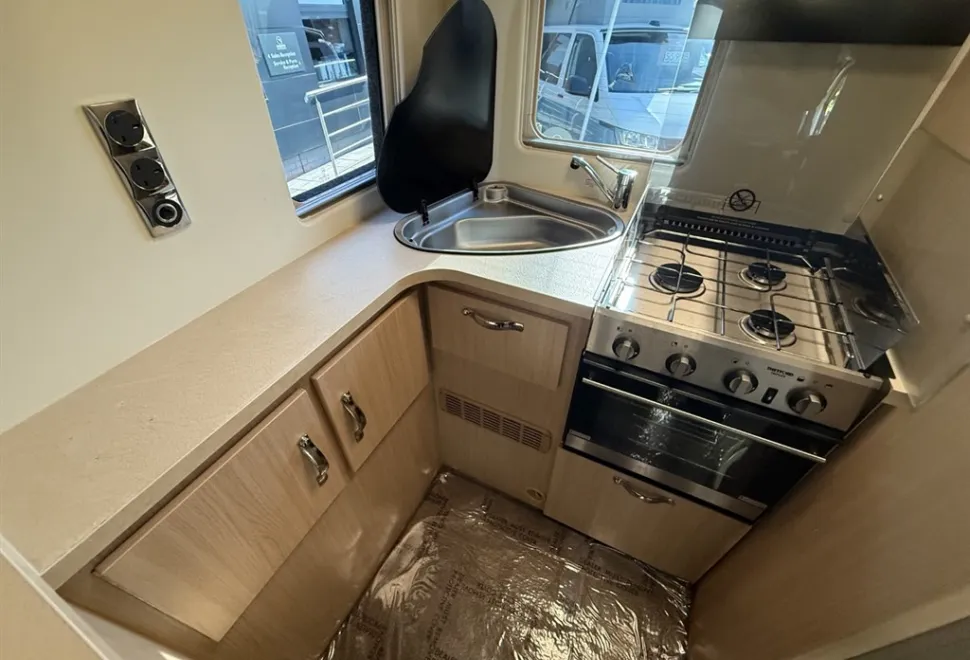 Auto-Sleepers Stanway  2016