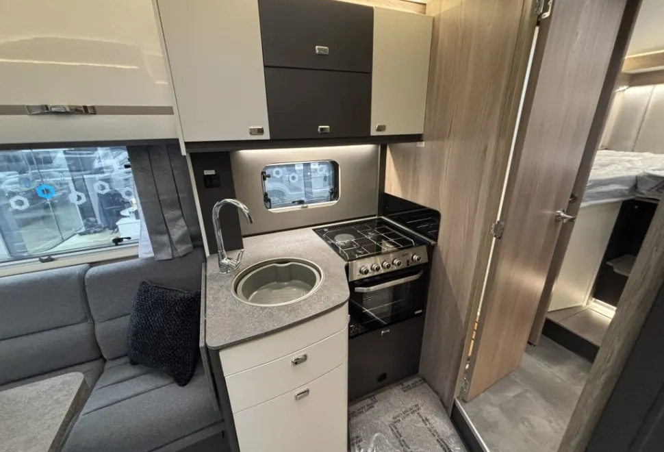 Swift Voyager 584 2026