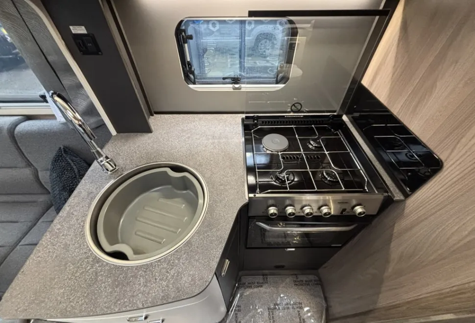 Swift Voyager 584 2026