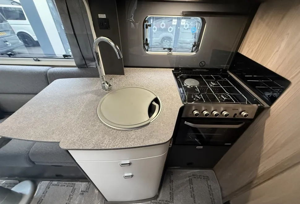 Swift Voyager 594 2026