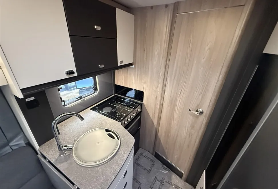 Swift Voyager 594 2026