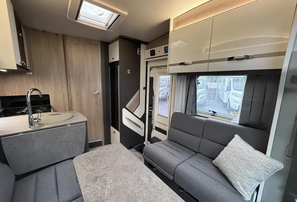 Swift Voyager 594 2026