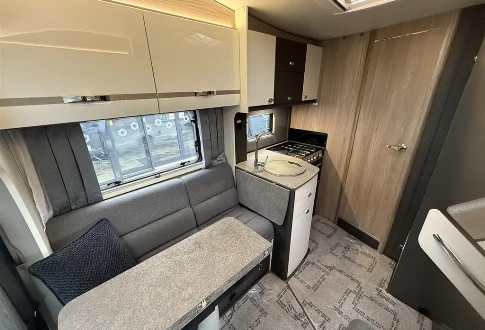 Swift Voyager 594 2026