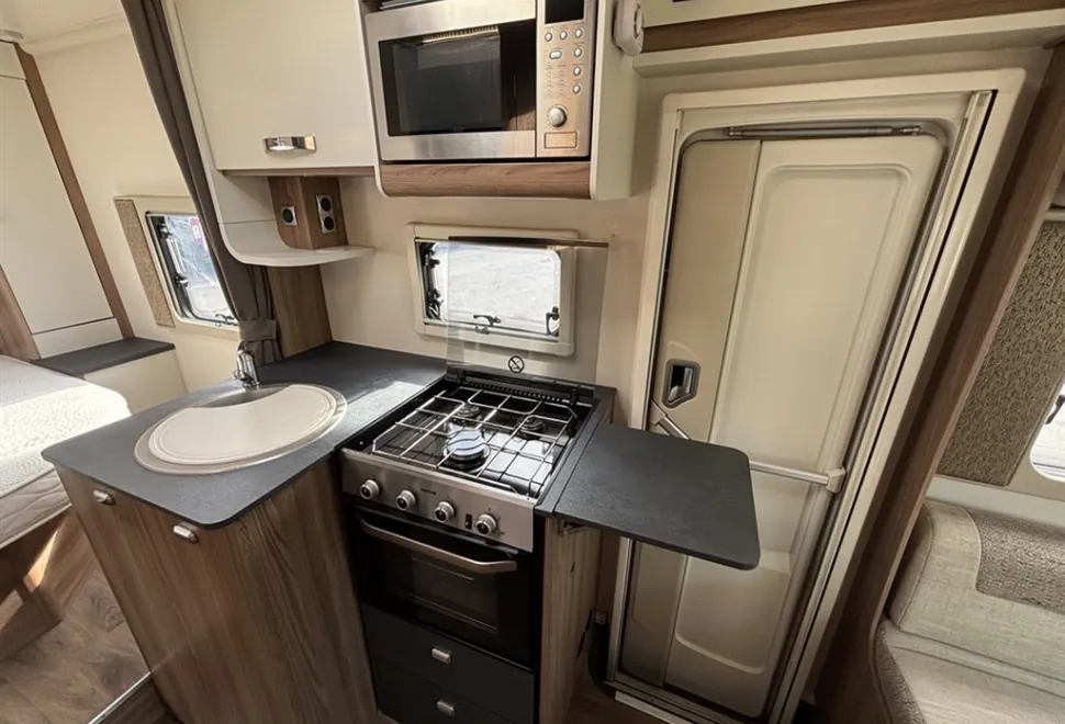 Swift Escape 694 2020