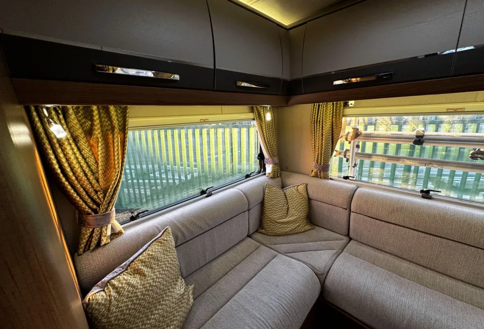Auto-Trail Apache 700  2018