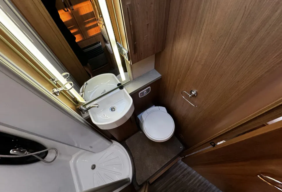 Auto-Trail Apache 700  2018