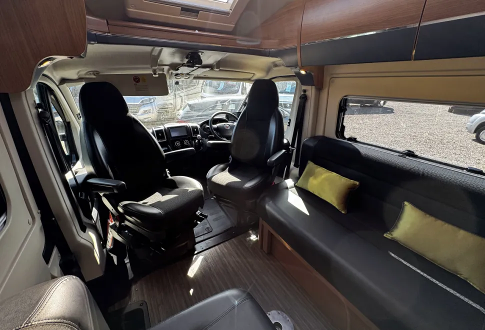 Auto-Trail V-Line 600  2015