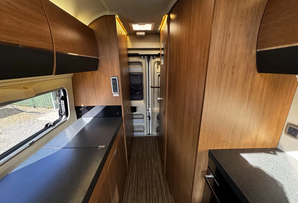 Auto-Trail V-Line 600  2015