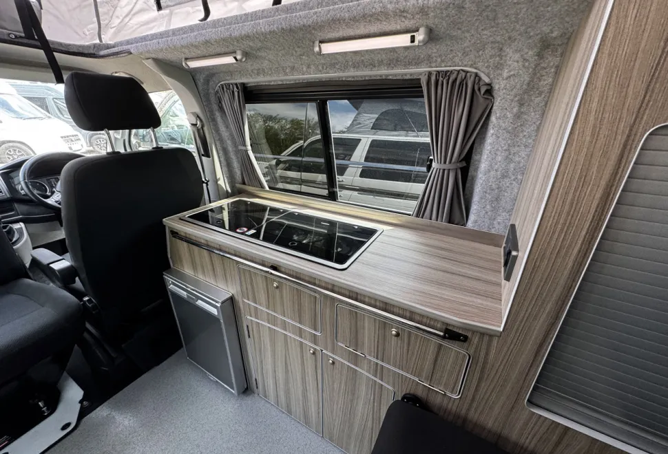 Volkswagen T6 Highline Funky Dubz  2018