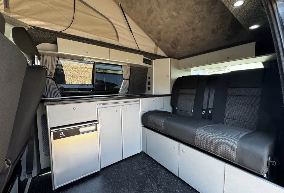 Volkswagen T6 Highline 8 Ball  2021