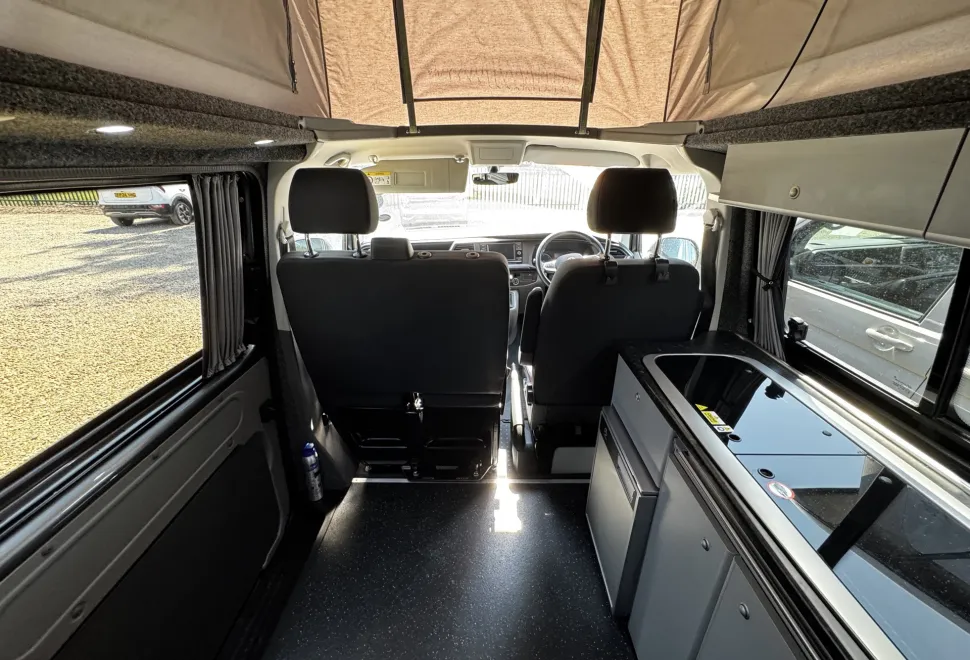 Volkswagen T6 Highline 8 Ball  2021