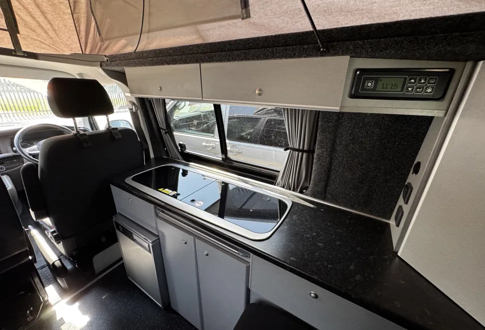 Volkswagen T6 Highline 8 Ball  2021