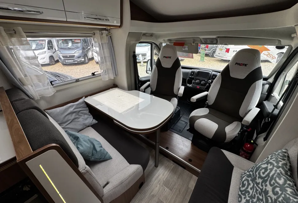 Pilote Essential P740GJ  2020