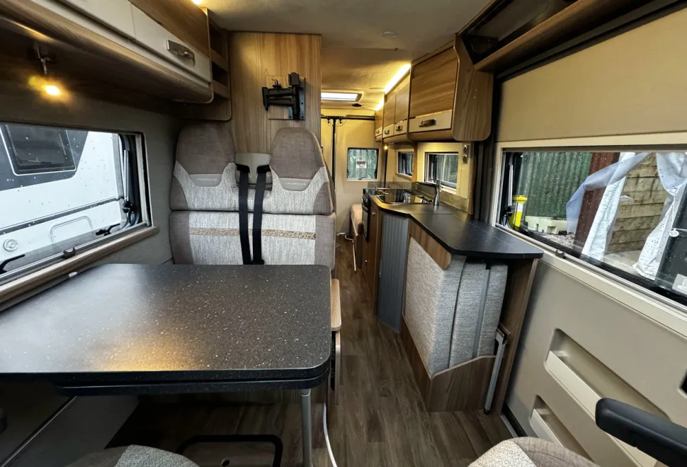 Swift Champagne 184  2021