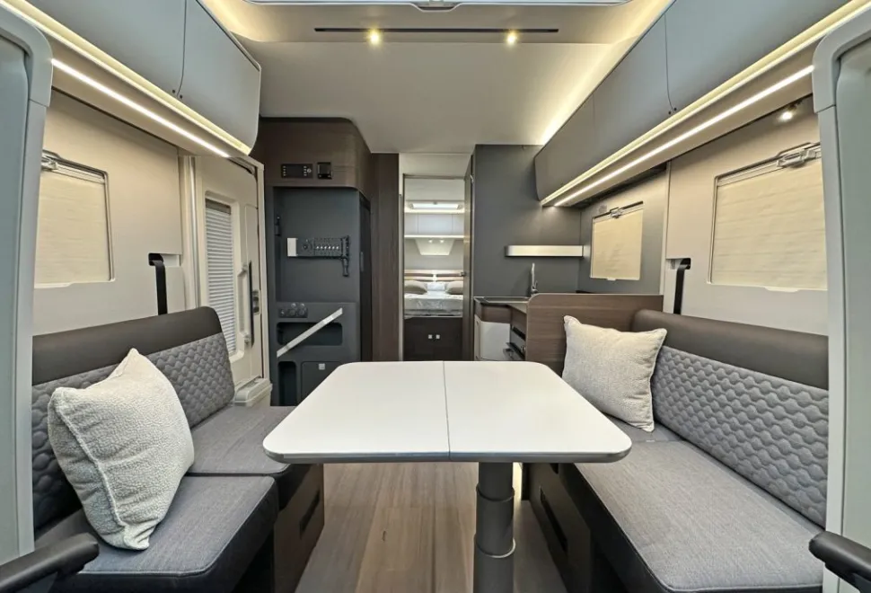 Adria  Coral Supreme 670DL 2025