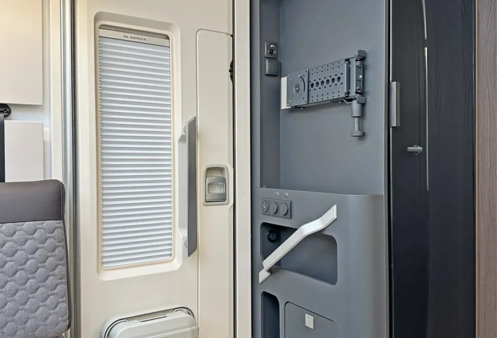 Adria  Coral Supreme 670DL 2025