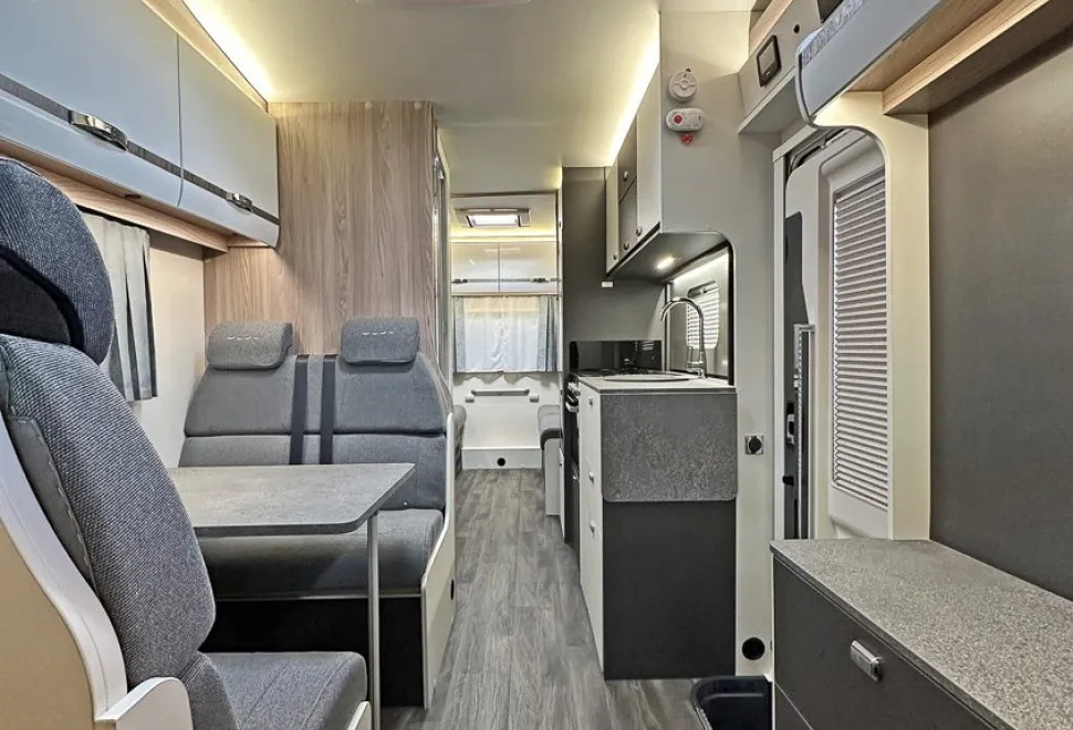 Swift  Voyager 475 2026