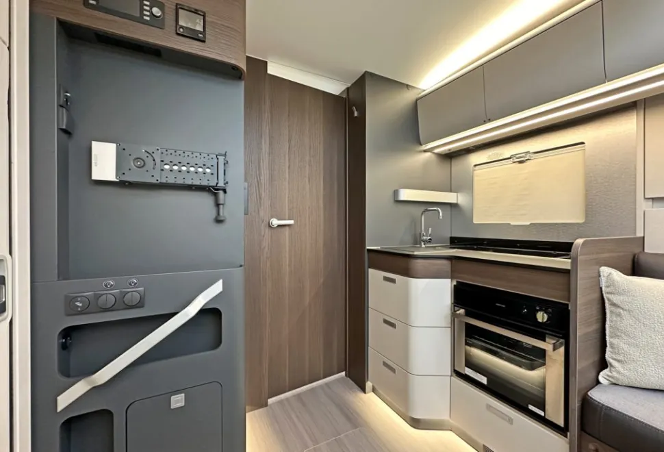 Adria  Coral Supreme 670 DC 2026