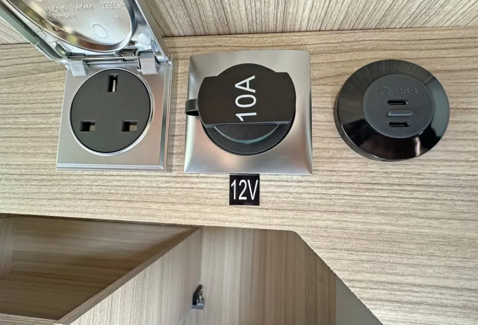 Adria  Compact Supreme DL 2026