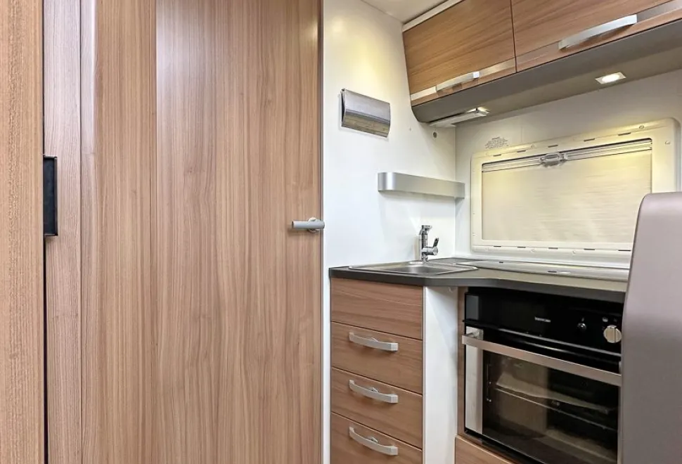 Adria  Coral Axess 670 SC 2019