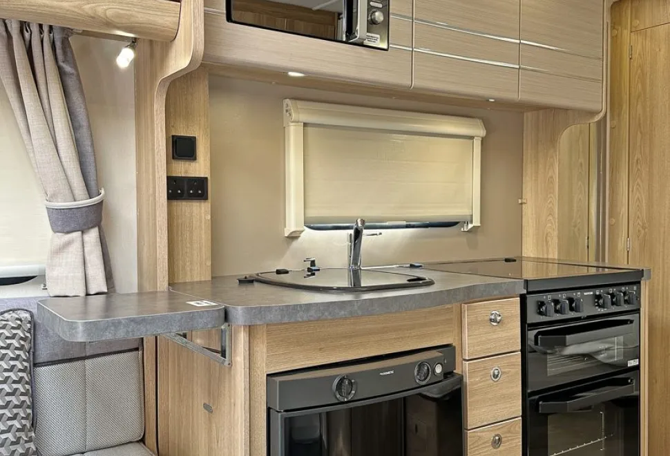 Elddis  Signature 155 2020