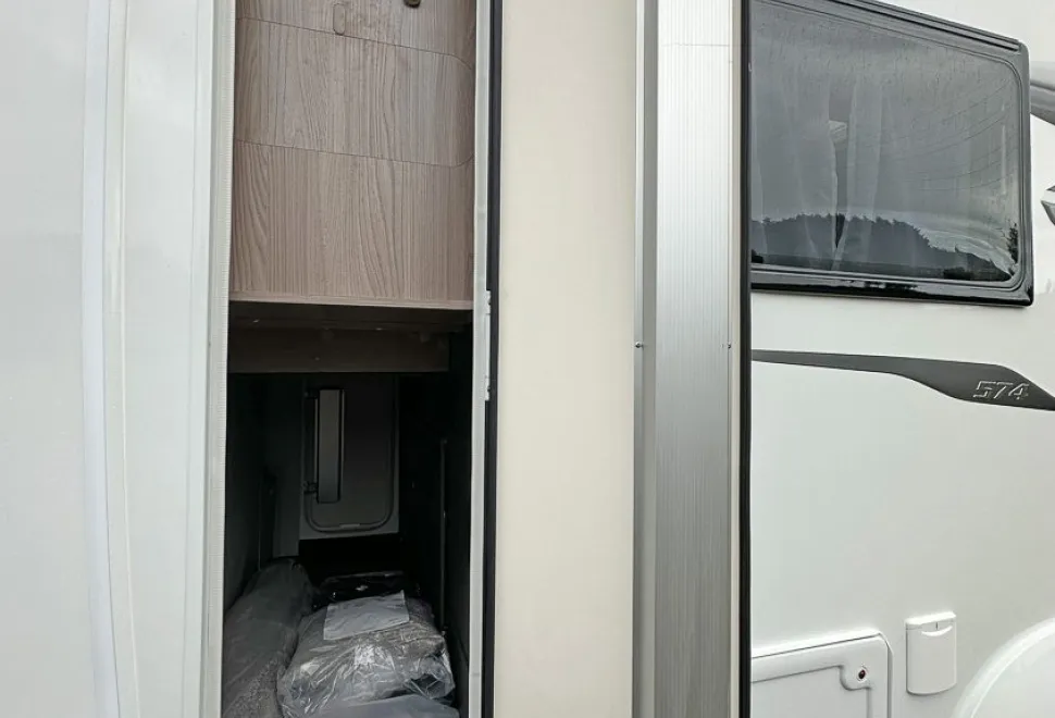 Swift  Voyager 574 2026