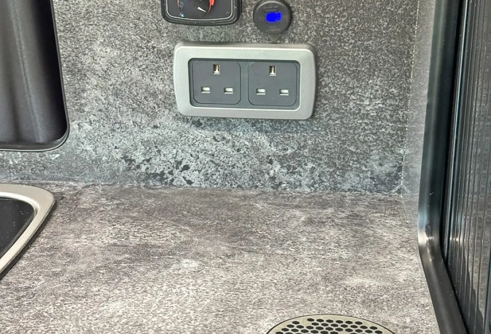 Volkswagen  Campervan 2021