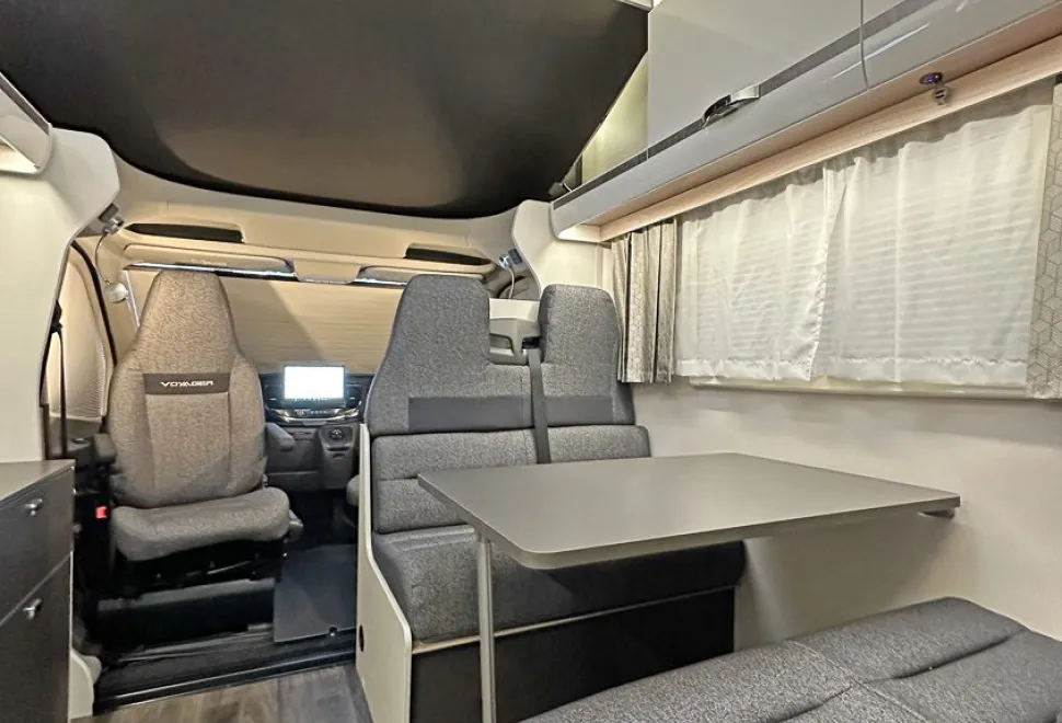 Swift  Voyager 485 2025