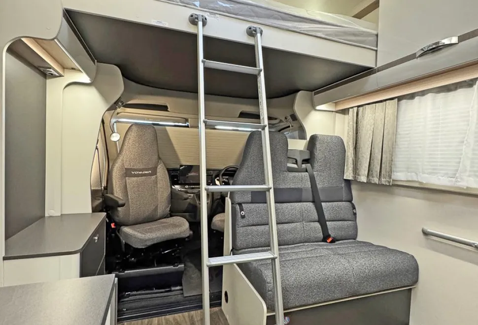 Swift  Voyager 485 2025