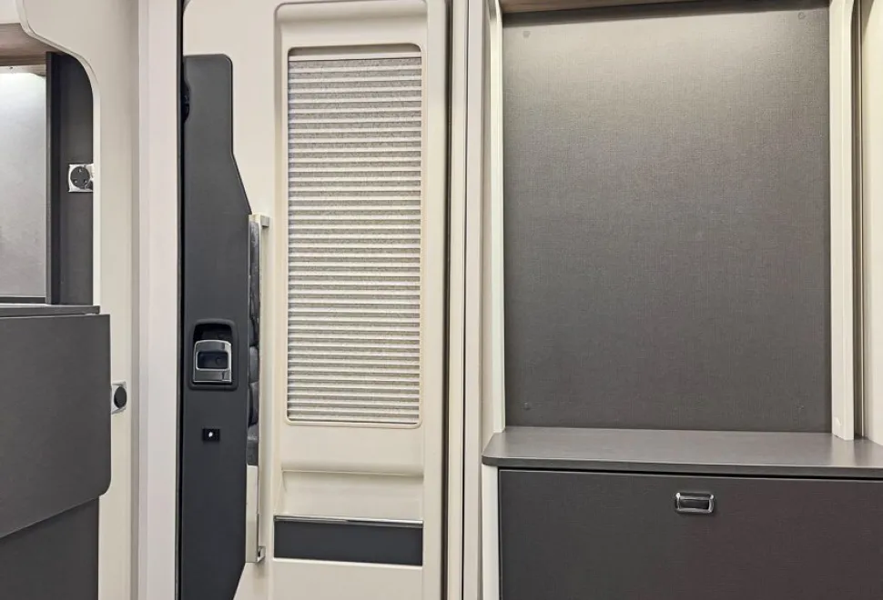 Swift  Voyager 485 2025
