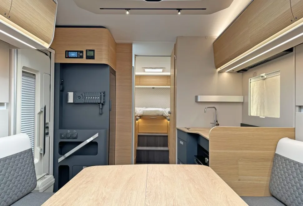 Adria  Coral 60YR 670 DL 2026