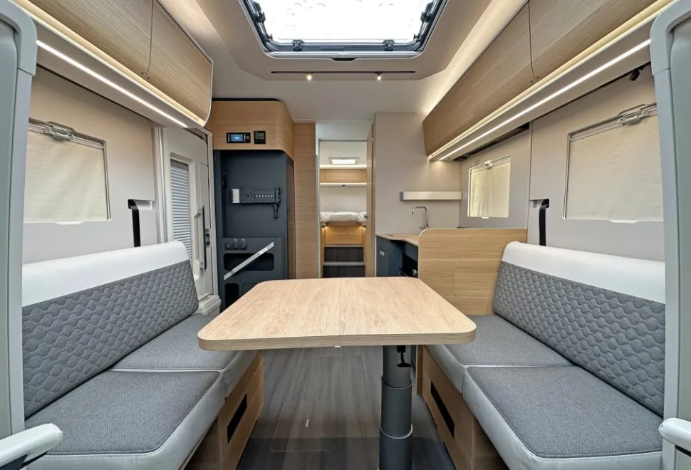 Adria  Coral 60YR 670 DL 2026