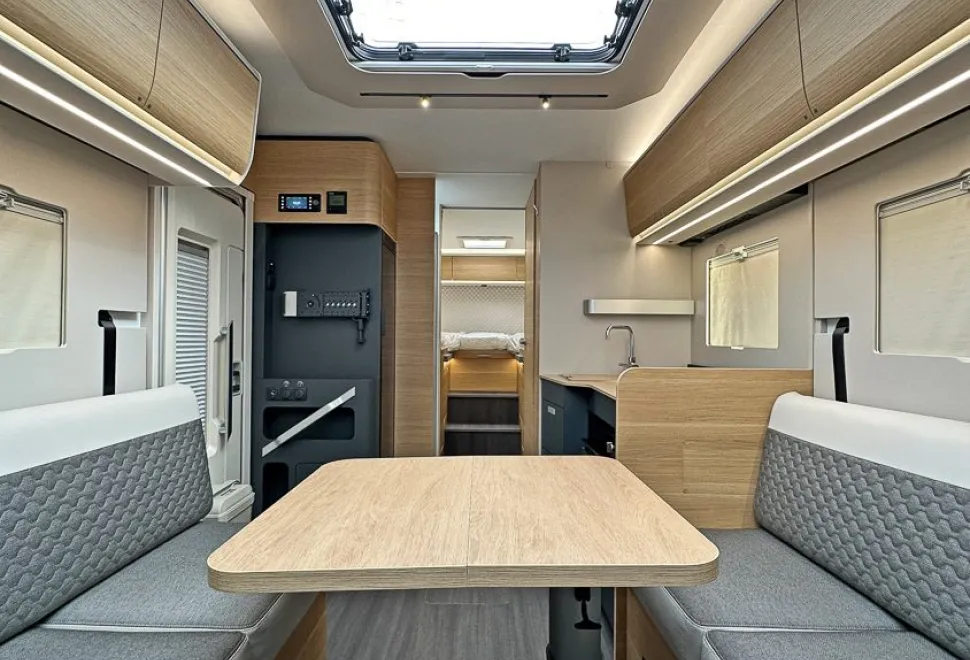 Adria  Coral 60YR 670 DL 2026