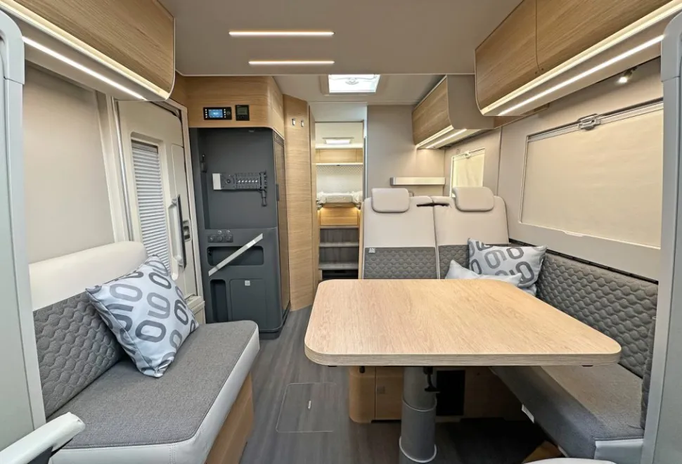 Adria  Matrix 60YR 670 SL 2026