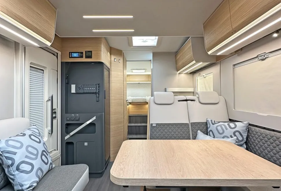 Adria  Matrix 60YR 670 SL 2026