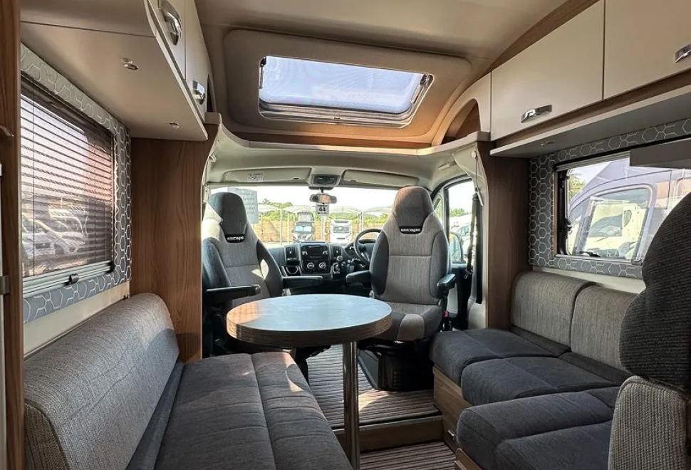 Swift  Escape 694 2017