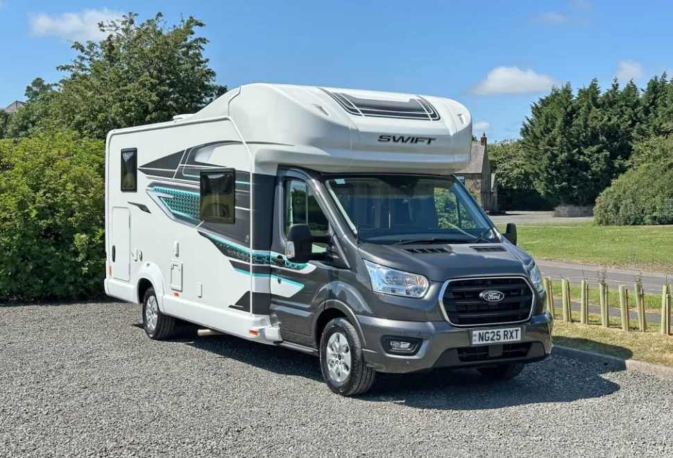 Swift  Voyager 485 2025