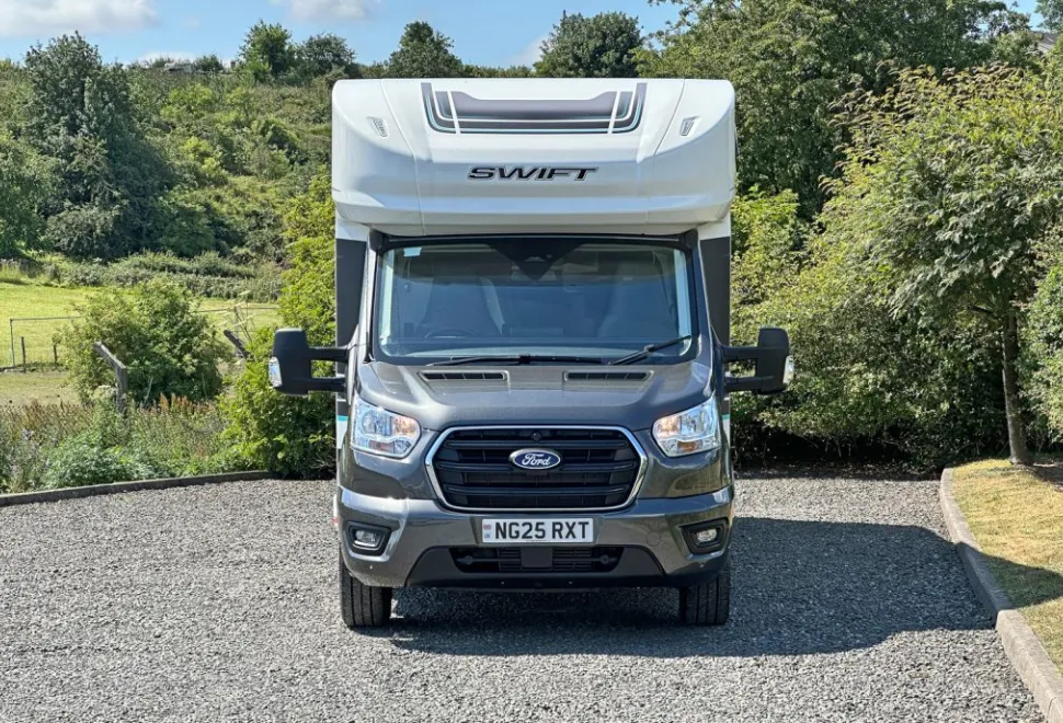 Swift  Voyager 485 2025