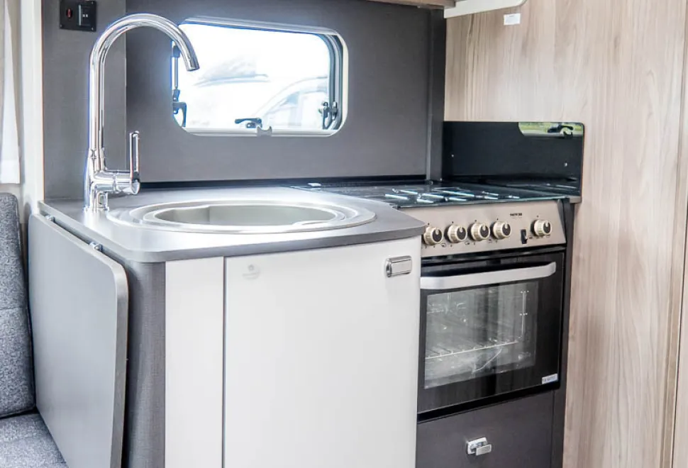 Swift Voyager 594 