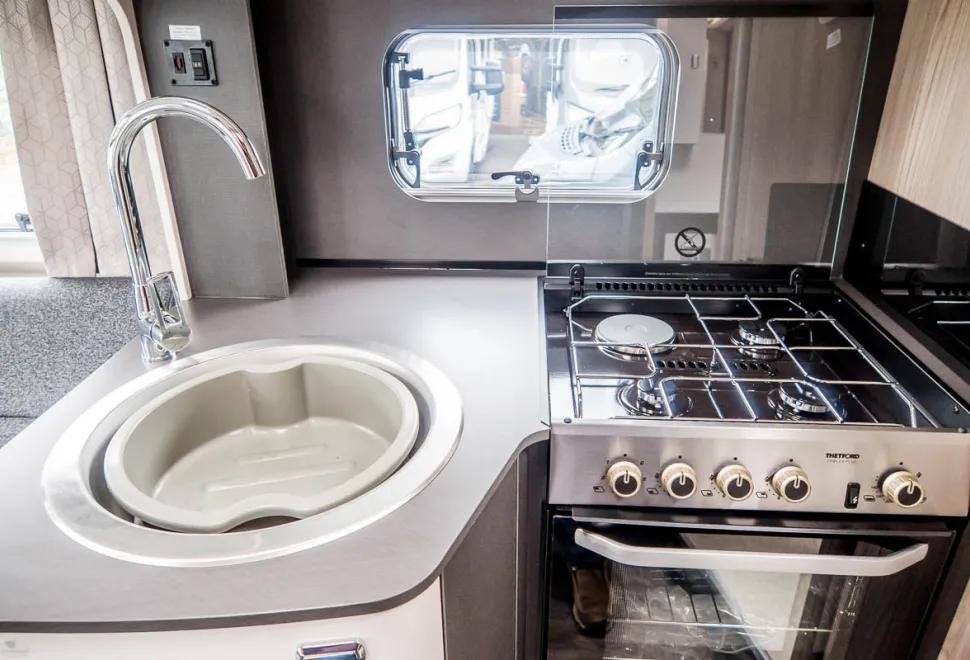 Swift Voyager 594 