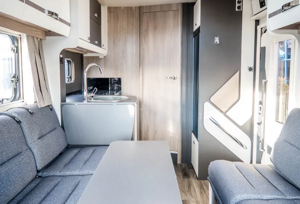 Swift Voyager 594 