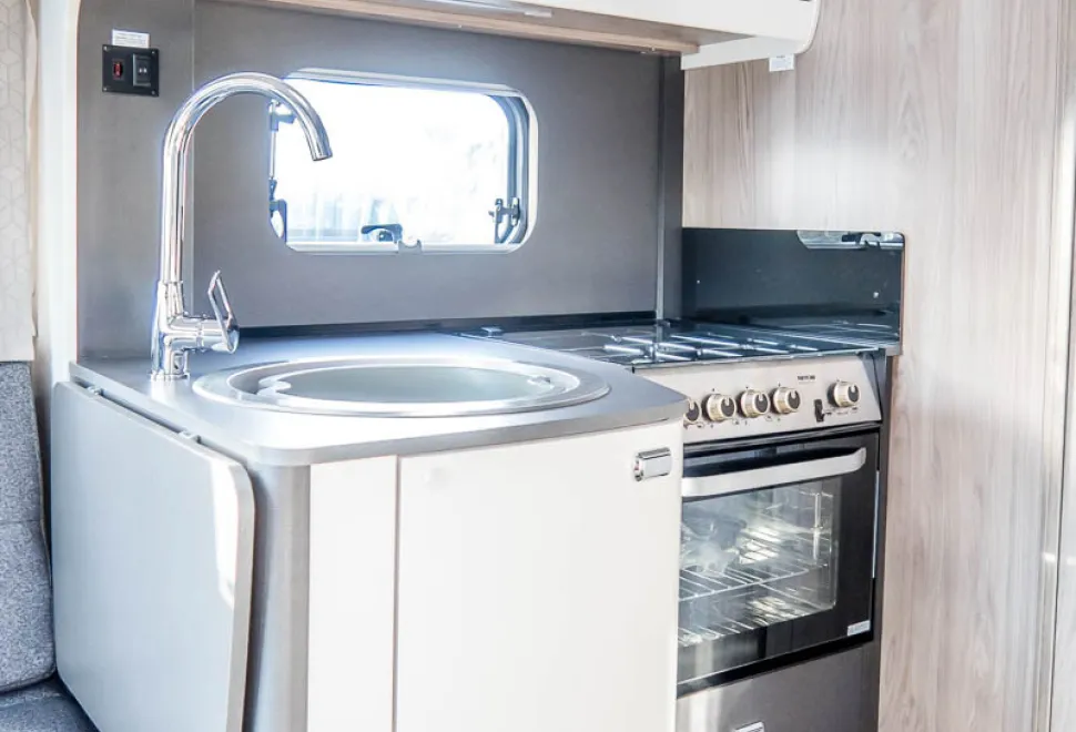Swift Voyager 594 