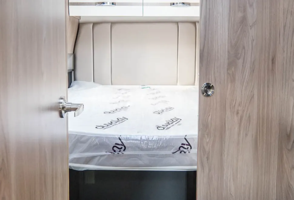 Swift Voyager 594 