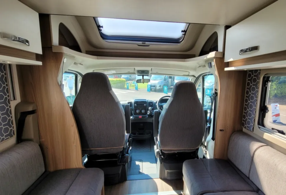 Swift Escape 684 2019