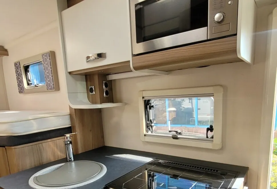 Swift Escape 684 2019