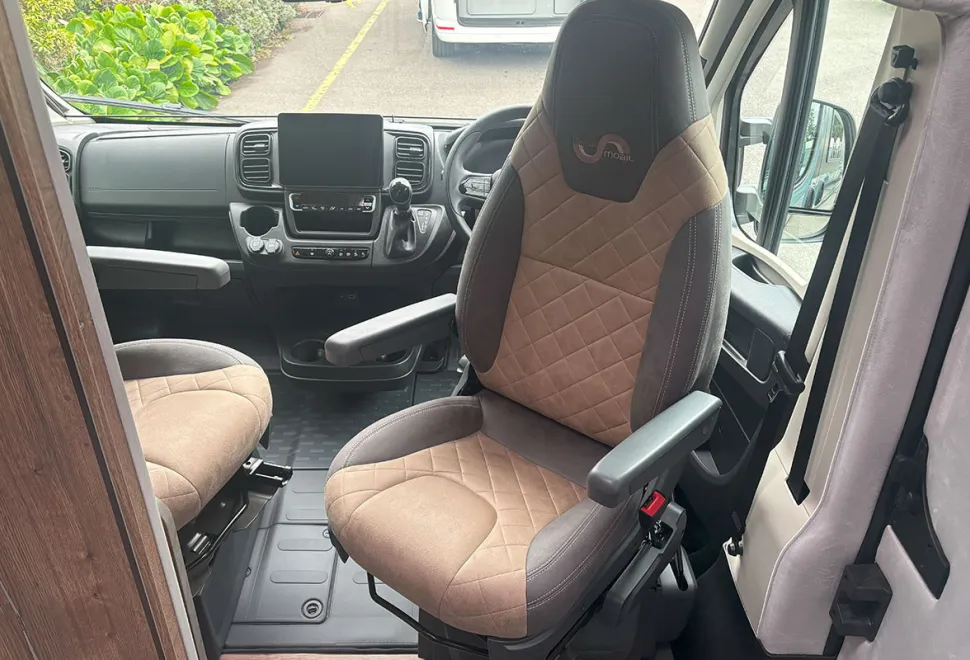 Mega Mobil Lounge 640 