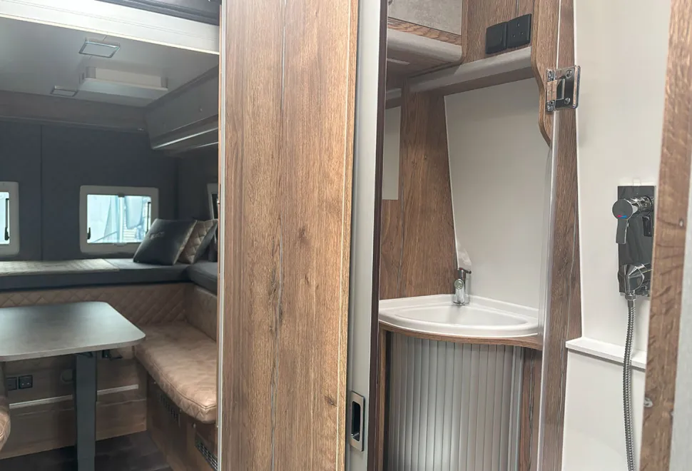 Mega Mobil Lounge 640 