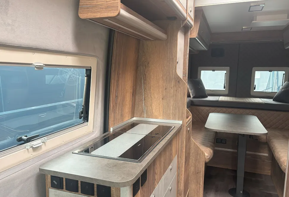 Mega Mobil Lounge 640 