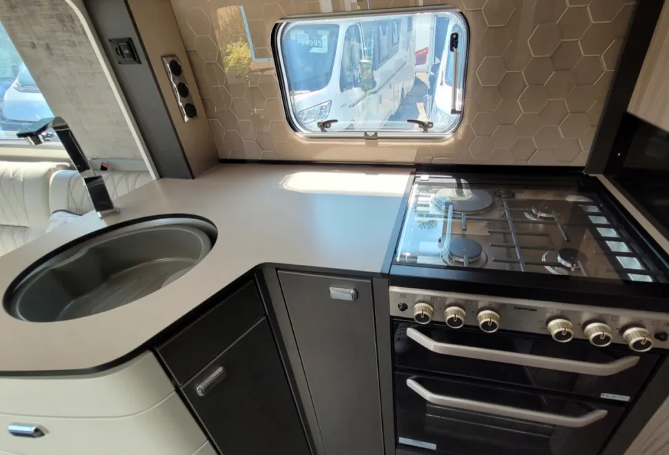 Swift Kontiki 884 2024
